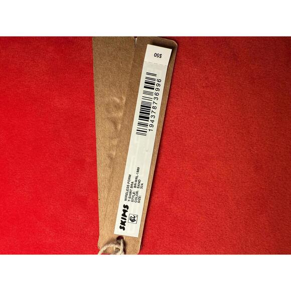 Skims Wireless Form T Shirt Bra Color Sand Size 32A - Picture 3 of 3